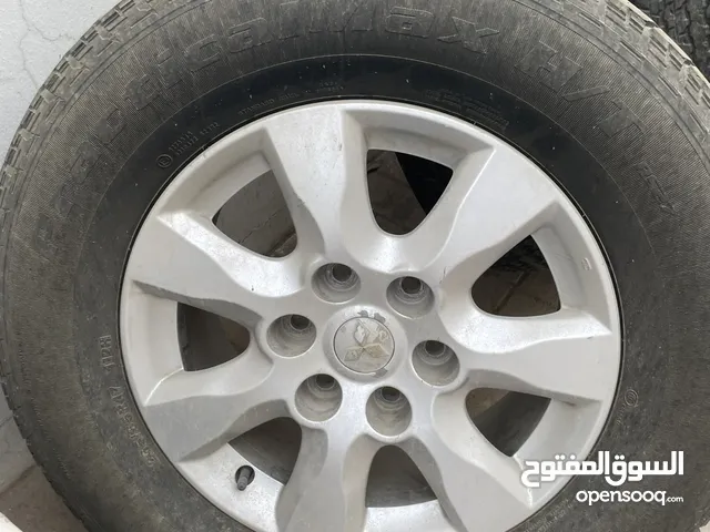 للبيع رنجات باجيرو موديل 2015 قياس 17 مع الاطارات