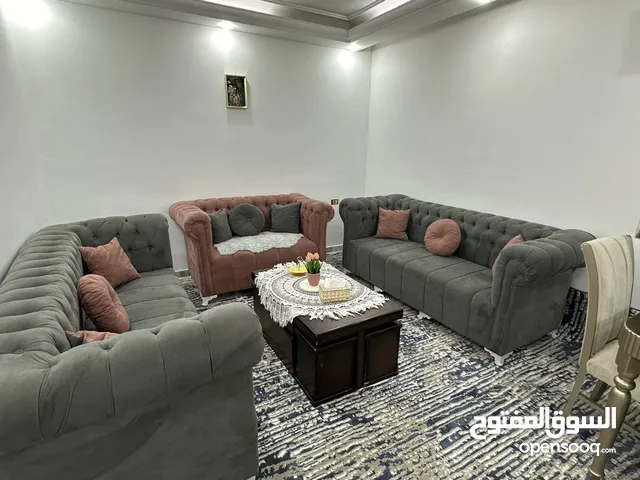 طقم كنب تفصيل ثقيل 8 مقاعد خشب سويد بحالة ممتازة