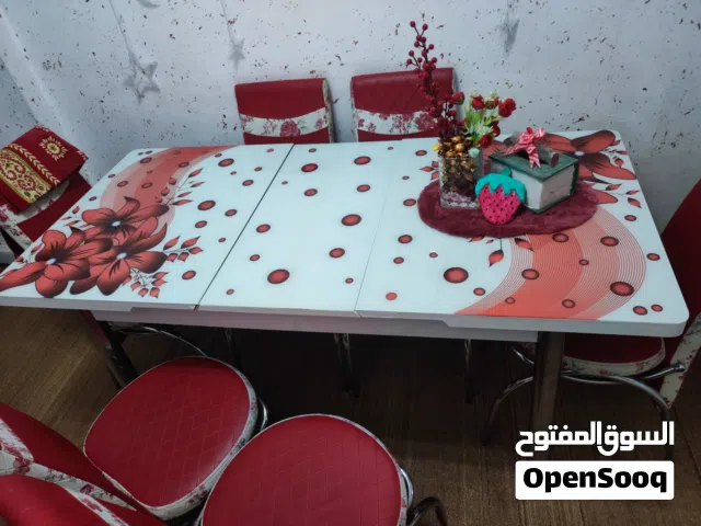 طاوله سكريت بحاله ممتازه