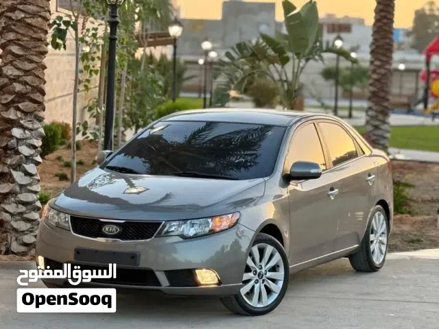 تفرجلي بلون مميز كياء فورتي 2010جمرك رساله مفتوحه كيف واصله درجه اولى السياره غلصه لااا