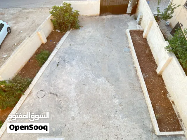 شقة  سكنيه لايجار—المستنده حي الشوابكه-بلقرب من بقاله اياد الطريفي- رقم البنايه12