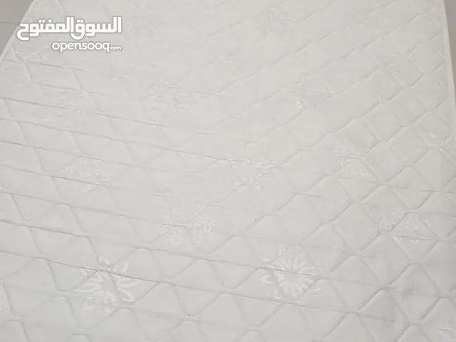 فرشة سرير مفرد ونص غطاء تخييم شفاف بيج وقماش عادي ابيض