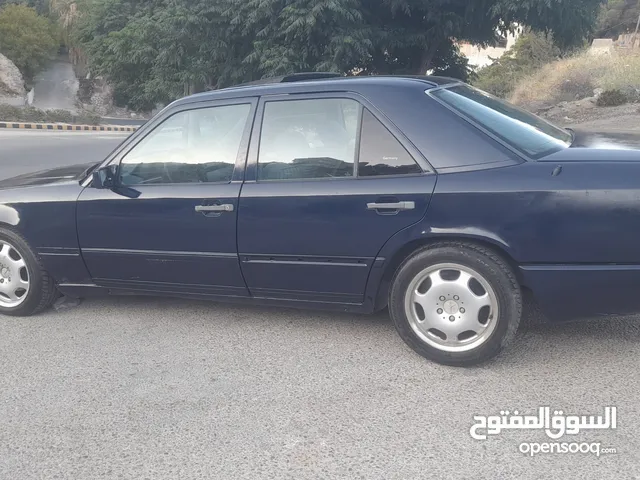 مرسيدس بطه للبيــــع المستعجل بحق كيا سيفيا.