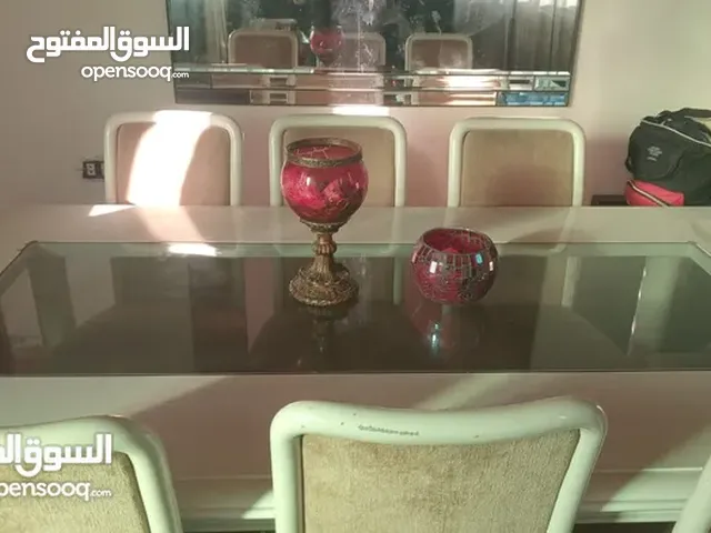 طاوله مع 8 كراسي للبيع