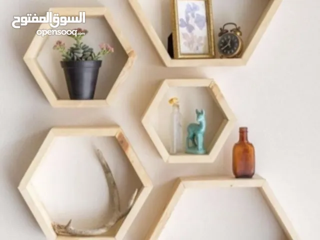 رف سداسي الشكل من الخشب الطبيعي