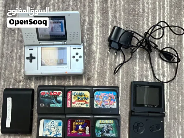 كيم نيتندو مع بعض الأشرطة