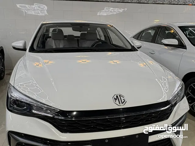 MG موديل 2025 محرك 1.5 لونها ابيض وداخل ابيض واسود