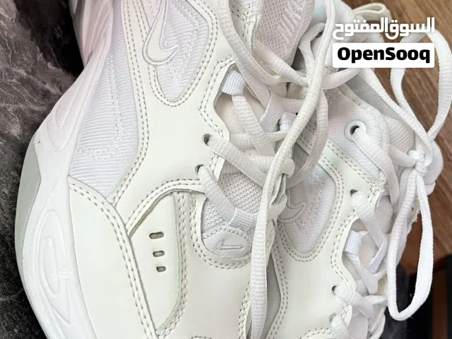 شوز نايكي لبسة مرتين اصلي 100٪