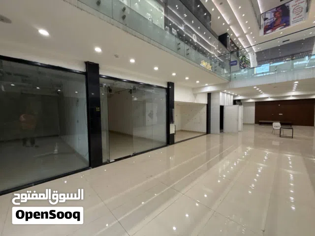 ايجار طابق مساحه 800 متر حي الجامعه