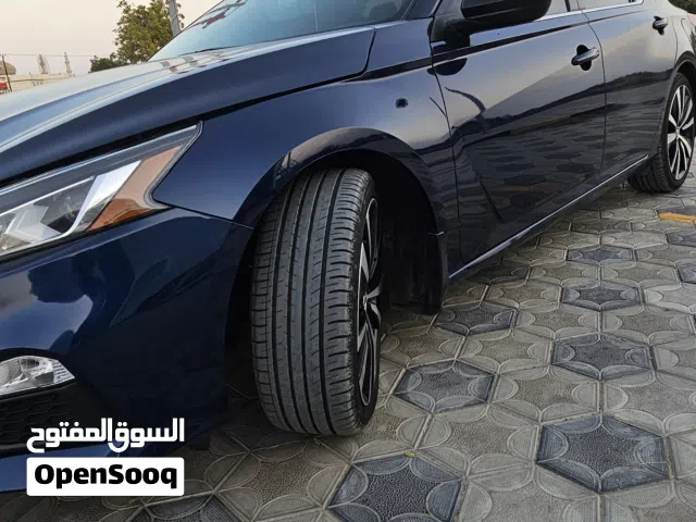 نيسان التيما موديل 2022 لون ازرق مميز مسرفس بالكامل عينك على الوصف