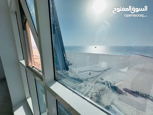 لهواه الاطلاله البحريه أسكن على كورنيش عجمان مباشره بإطلالة بانوراما للبحر فى بنايه اول ساكن احجز
