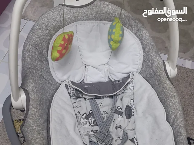 2 كرسي واحد هزاز بالكهرباء وواحد عادي