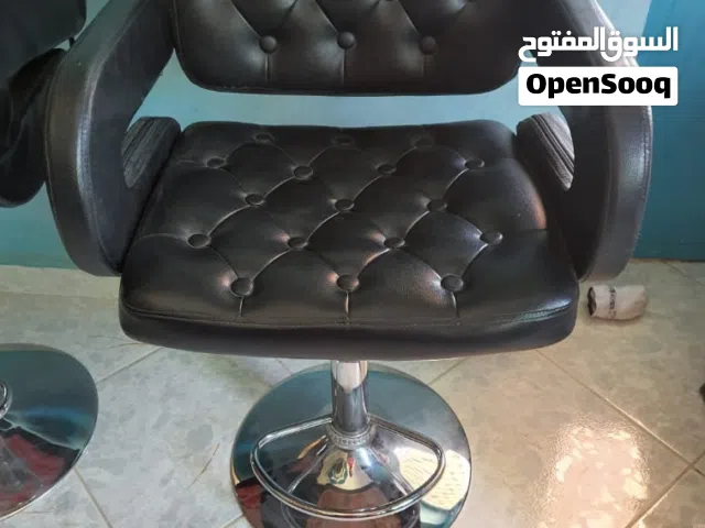 كرسي اسود جلد للبيع