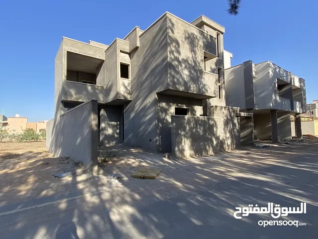 440 m2 5 Bedrooms Villa for Sale in Tripoli Al-Serraj