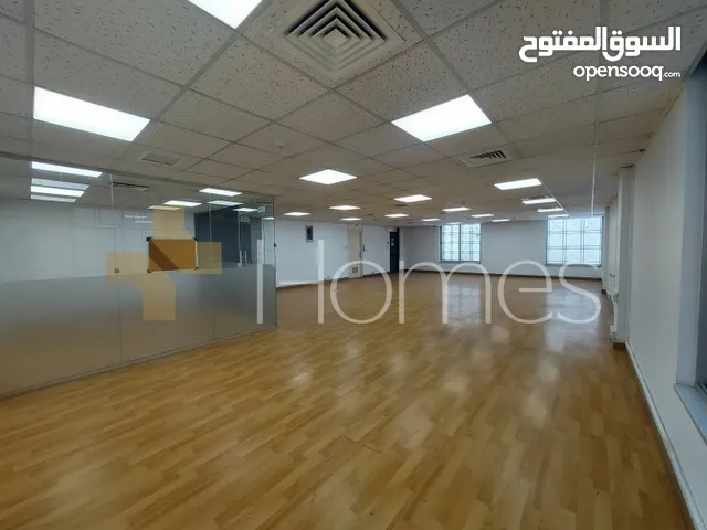 مكتب طابق تسوية داخل مجمع فخم للايجار في شارع مكة، مساحة المكتب 200م