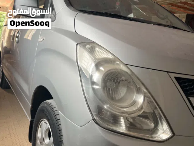 2010 هيونداي H1 Standard