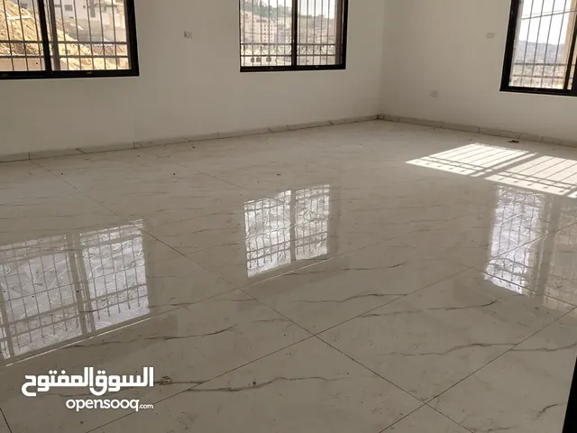شقة ديلوكس فاخرة بموقع مميز بالقرب من قصر الاميرة بسمة وبسعر مميز وبإطلالة خلابة