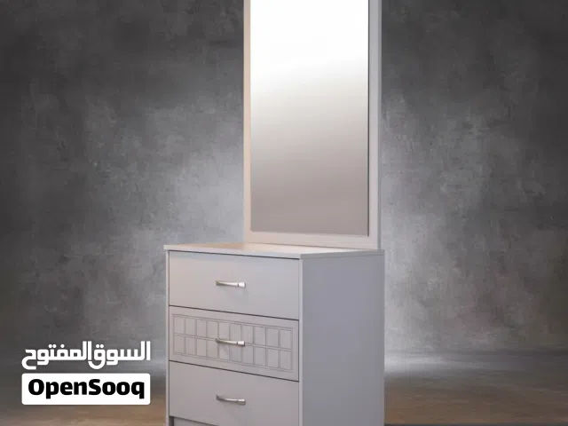 سريحة غرف نوم مودرن مع مرآة طولية و3 أدراج