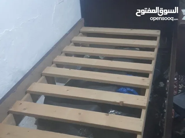 تخت مع فرشه للبيع