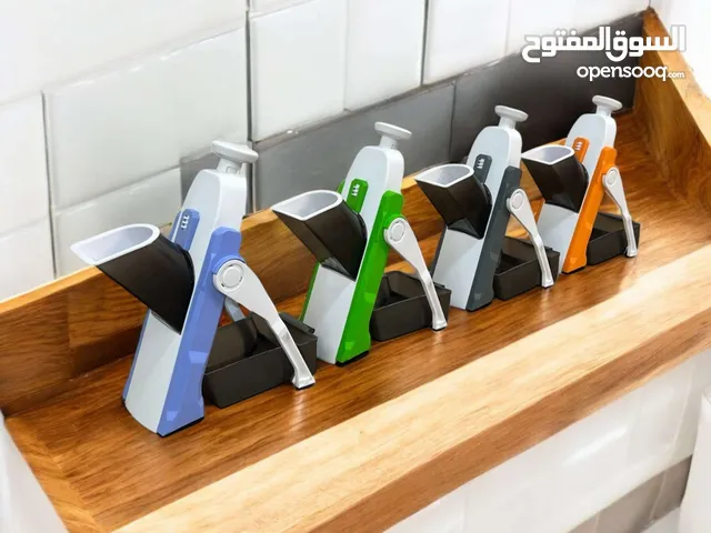 قطاعة الخضروات العمودية الالوان: رصاصي، اخضر، ازرق، برتقالي