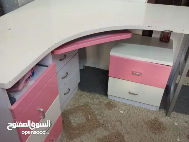 غرفة نوم اطفال بناتي تختين مع خزانه وكمدينة وتواليت بحال الوكالة 135 دينار اربد الحصن