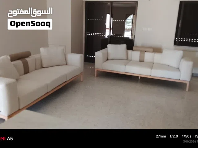 كنباي فخمة للبيع، مصنوعة من خشب زان قوي، تشطيب عالي الجودة، قماش نظيف وما فيها أي عيوب. مريحة جدًا و