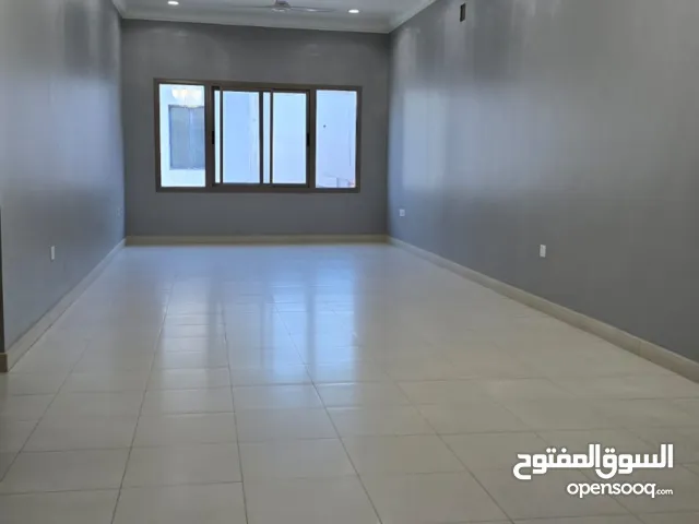 120 m2 2 Bedrooms Apartments for Rent in Muharraq Galaly