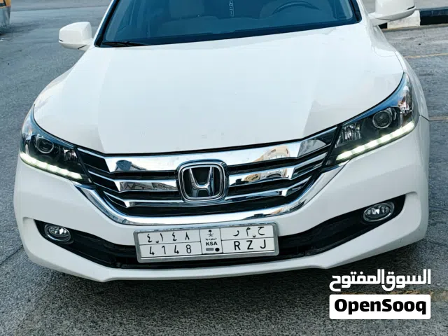 2015 هوندا اكورد LX