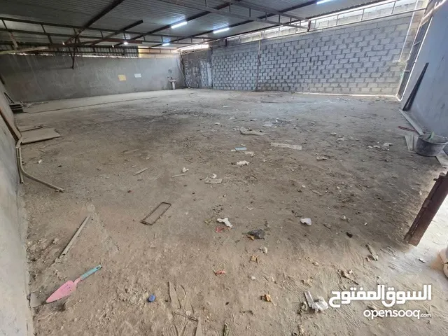 للايجار مستودع في عالي