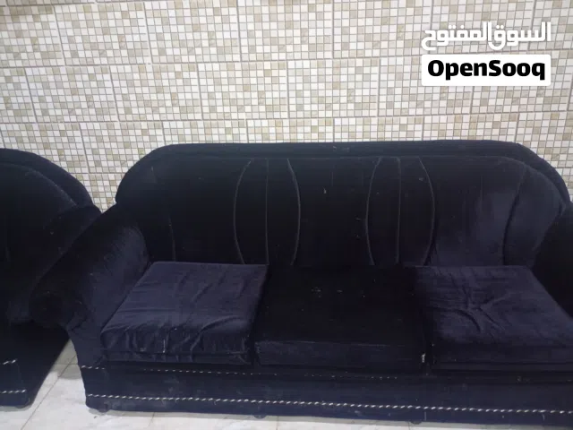 طقم كنب للبيع المستعجل اسود منقط أبيض