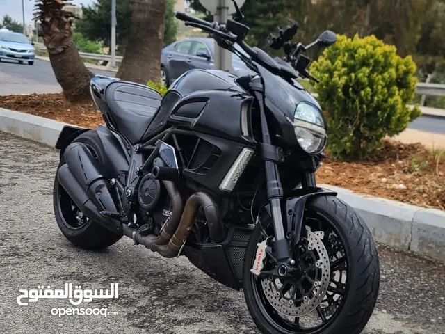 دوكاتي ديافل كاربون 2012