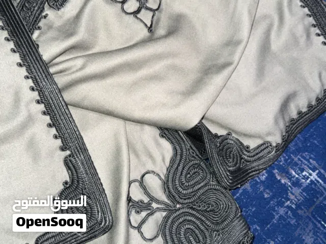 عندي اتنين زبونات للبيع خدمة نص يد شبه جدد للبيع