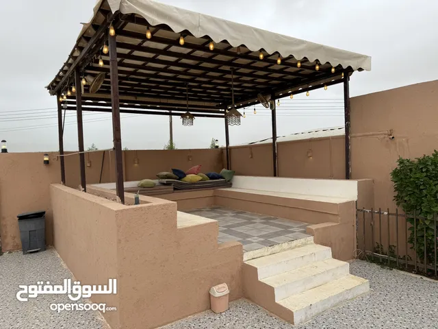 استراحة بغرفتين ومجلس وجلسات خارجية في السعادة