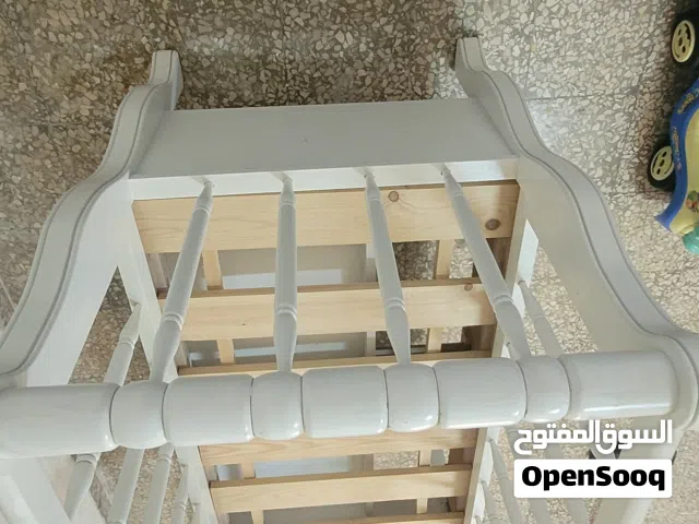 تخت اطفال شبه جديد لم يستخدم