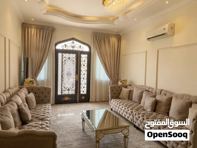 طقم كنب مودرن 7 أشخاص مع طاولات زجاجية للبيع Modern 7-Seater Sofa Set with Glass Tables for Sale