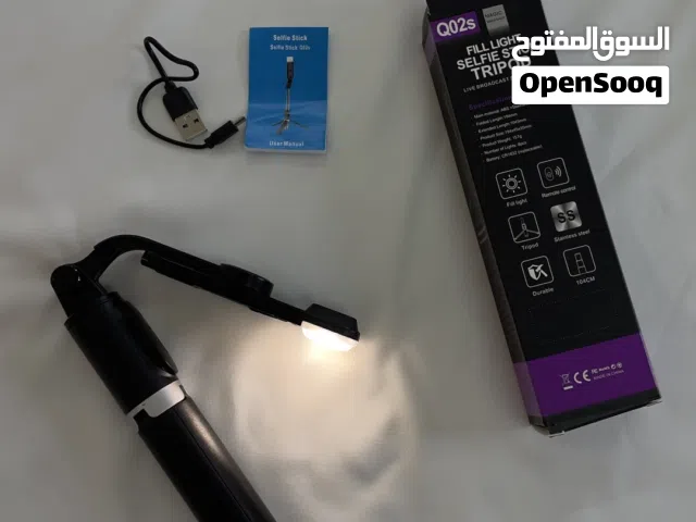 عصا سيلفي جديدة -بلوتوث + إضاءة LED  قابلة لتمدد مع قاعدة ثلاثية ، التواصل على الواتس
