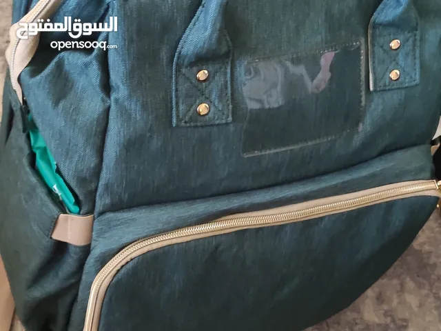 شنتة بيبي /حقيبة بيبي تتحوي سرير بحال الجديدة نظيفة استعملت مرتين فقط للامانة وممتازة قماش ممتاز