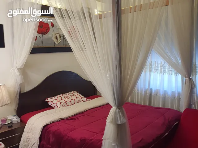 سرير مجوز مميز جدا مع ناموسيه على داير التخت تفصيل نظام بوكس للبيع المستعجل