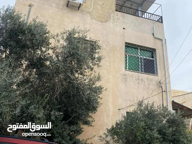 220 m2 More than 6 bedrooms Townhouse for Sale in Salt Al Maghareeb