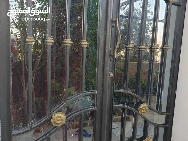 باب حديد تفصيل ثقيل جدا بحال الوكالة