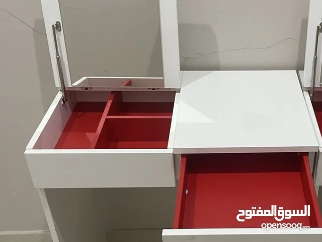 تسريحة ايكيا روعة سليمة من العيوب استعمال خفيف للبيع في جدة
