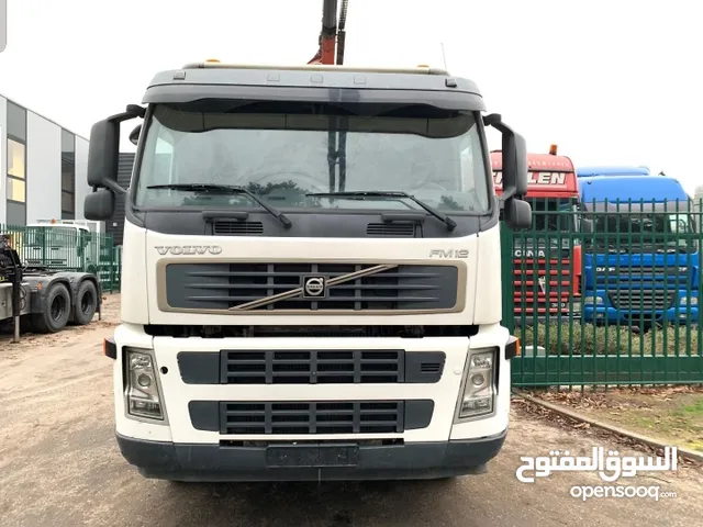 للبيع سطحة فولفوا عقرب نظيف ممشى 395000 ك.م كل شي فيها على شد النصراني وكالة