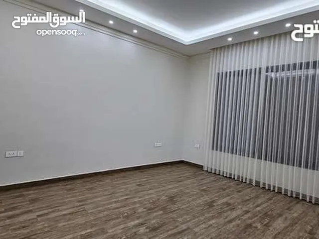 شقه فارغه للايجار ضاحية الامير راشد مساحه 450 م الطابق الاول