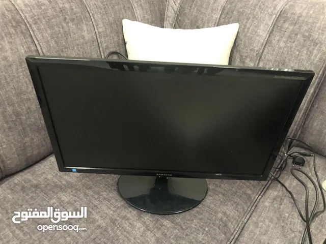 شاشتين وكيبورد وماوس