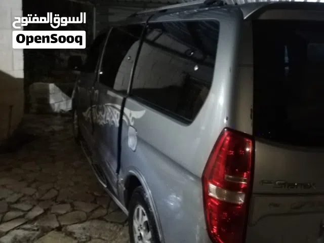 2011, هيونداي, H1, GLS
