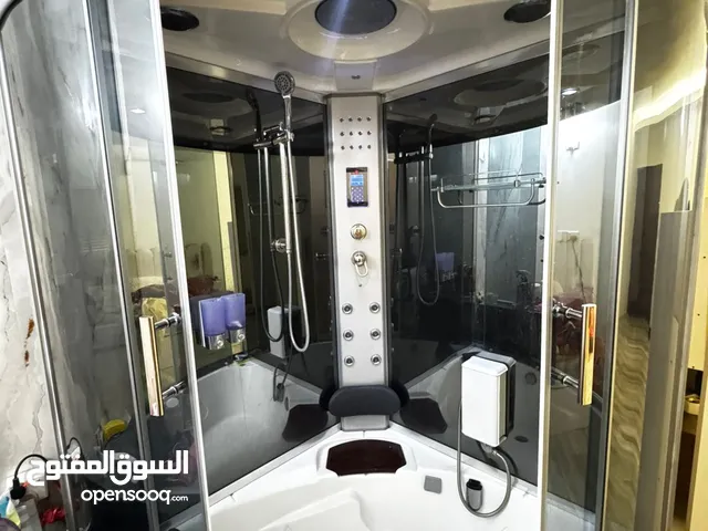 حمام شاور جاكوزي للبيع نضيف استخدام اربع مرات