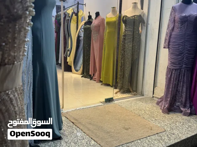 محل فساتين متكامل للبيع في البصرة