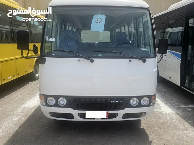 للبيع باص مع عقد حكومي نوع الباص  موستبيشي  2026  موقعه العامرات