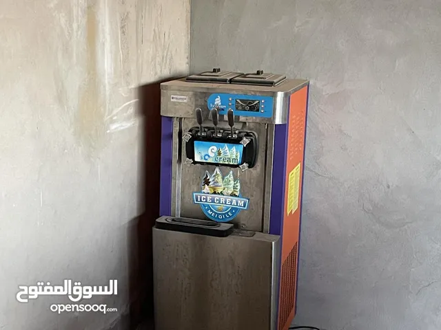 ماكينة جيلاطي شبه جديدة