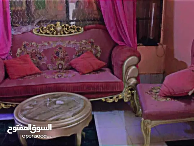 طقم جلوس دمياطي اصلي نضيف كنبة كبيرة و4 كراسي وشيزلونج وتربيزة مطلوب 1600 بورتسودان سلالاب م 1
